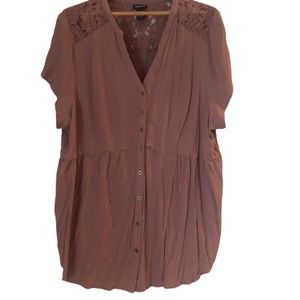 Torrid Shirt SZ 3 Short Sleeve Lace Lavender/ Purple Button Down